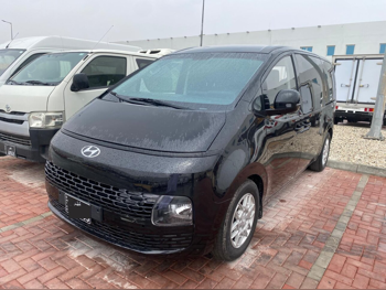 هيونداي  ستاريا  2023  اوتوماتيك  50,000 كم  6 سلندر  سحب امامي  فان \ باص  أسود