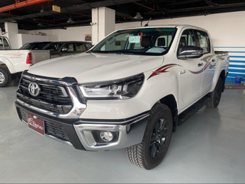 Toyota  Hilux  SR5  2025  Automatic  150 Km  4 Cylinder  Four Wheel Drive (4WD)  Pick Up  White