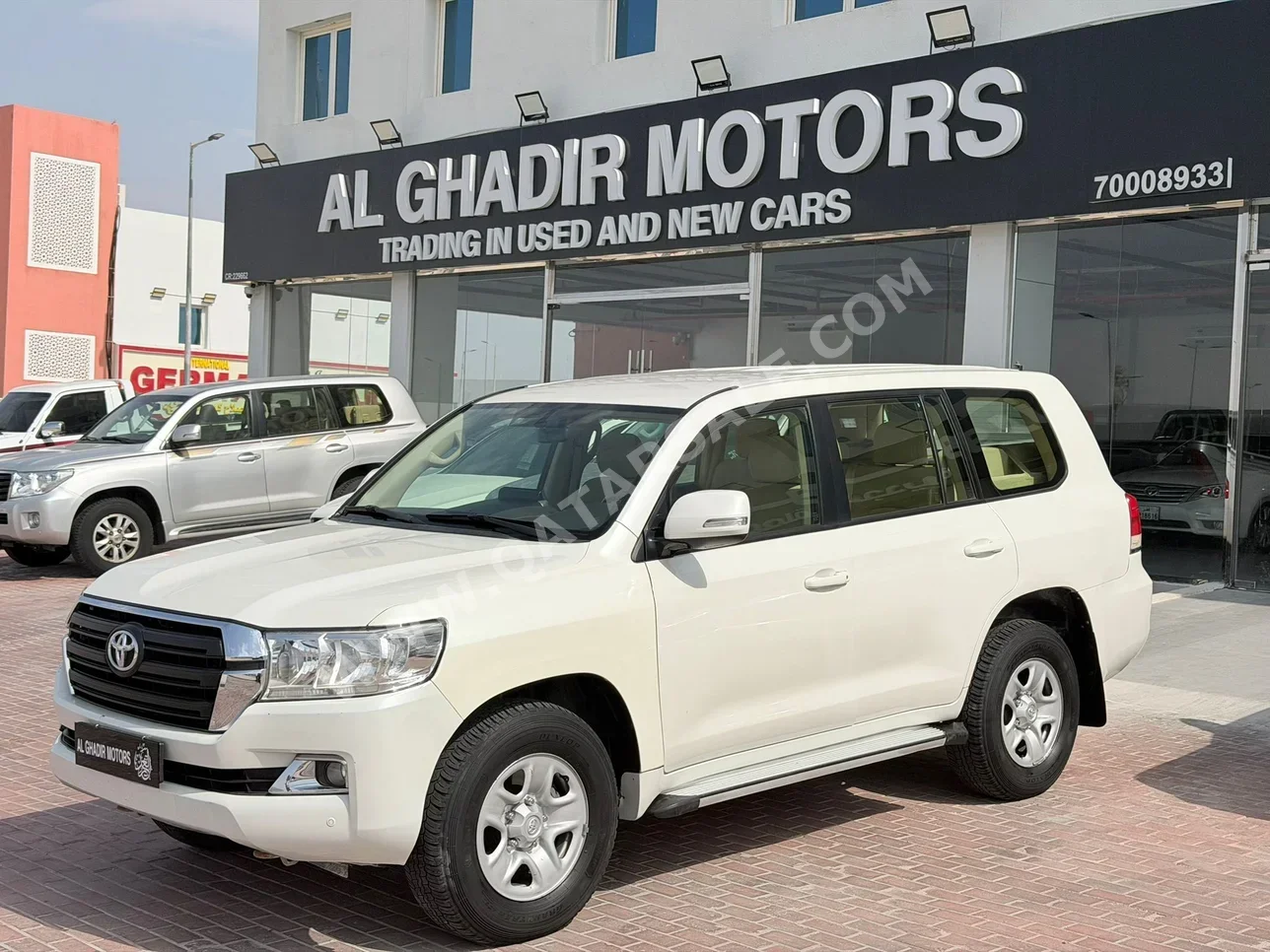 تويوتا  لاند كروزر  جي اكس  2016  اوتوماتيك  420,000 كم  6 سلندر  دفع رباعي  اس يو في  أبيض