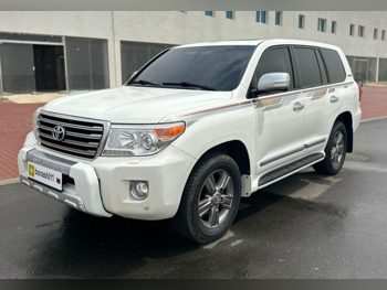 تويوتا  لاند كروزر  جي اكس ار  2015  اوتوماتيك  495,883 كم  8 سلندر  دفع رباعي  اس يو في  أبيض