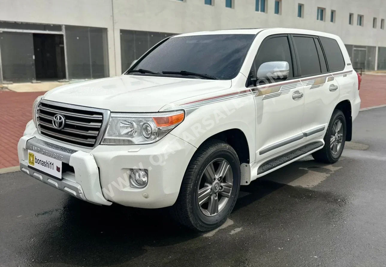 تويوتا  لاند كروزر  جي اكس ار  2015  اوتوماتيك  495,883 كم  8 سلندر  دفع رباعي  اس يو في  أبيض