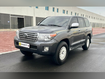 تويوتا  لاند كروزر  في اكس ار  2012  اوتوماتيك  518,096 كم  8 سلندر  دفع رباعي  اس يو في  رمادي