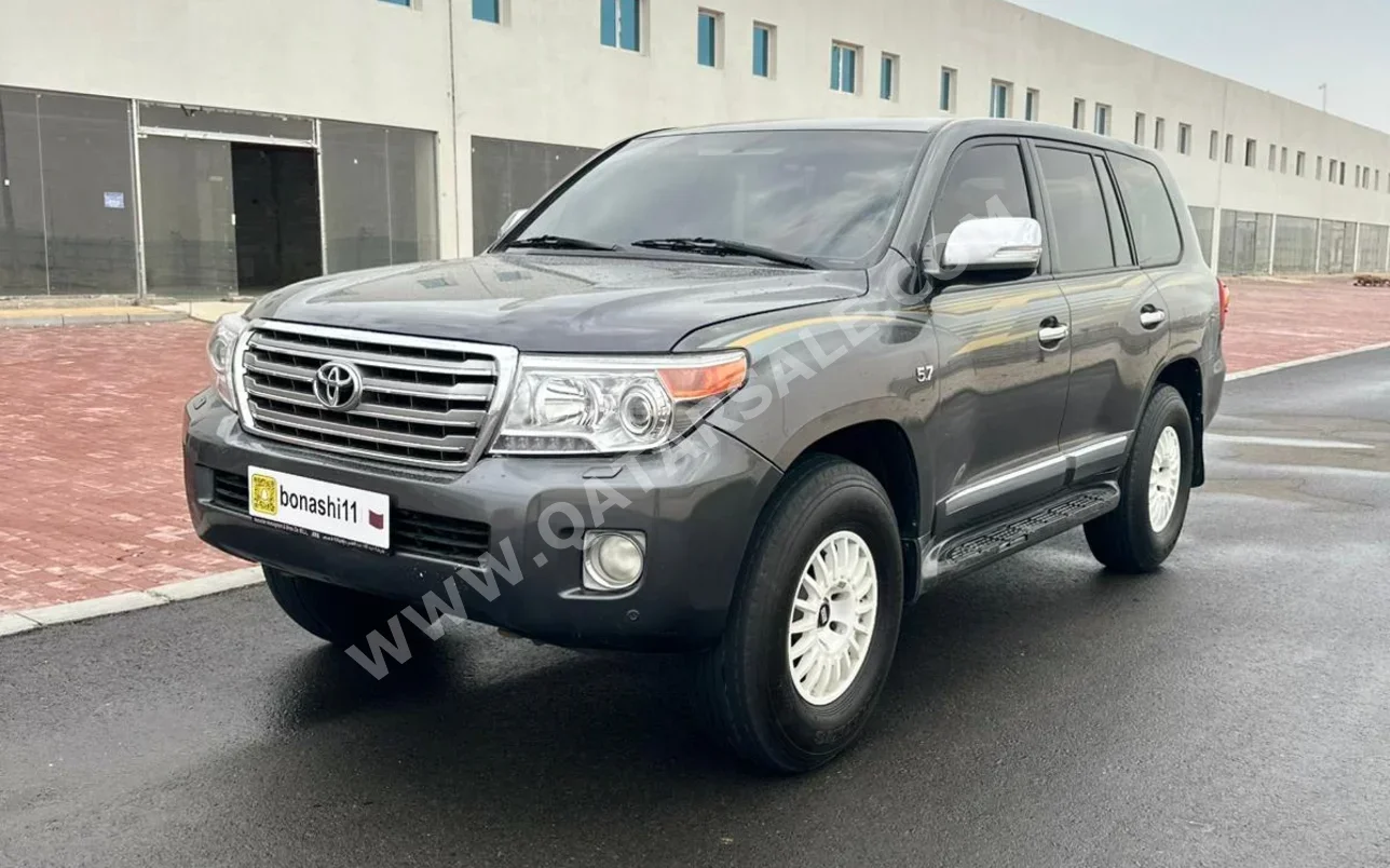 Toyota  Land Cruiser  VXR  2012  Automatic  518,096 Km  8 Cylinder  Four Wheel Drive (4WD)  SUV  Gray