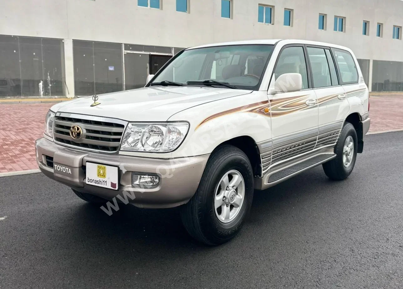 تويوتا  لاند كروزر  جي اكس ار  2003  اوتوماتيك  22,560 كم  6 سلندر  دفع رباعي  اس يو في  أبيض