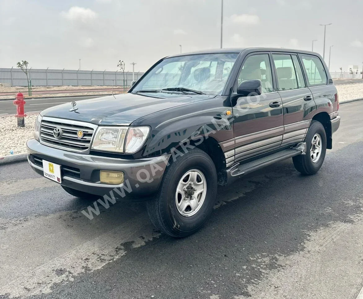 تويوتا  لاند كروزر  جي اكس ار  2005  اوتوماتيك  369,523 كم  6 سلندر  دفع رباعي  اس يو في  أسود