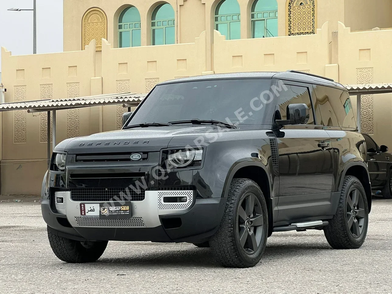 لاند روفر ديفيندر 90 اتش اس اي 2023 اوتوماتيك 42,000 كم 6 سلندر دفع رباعي اس يو في أسود تحت الضمان
