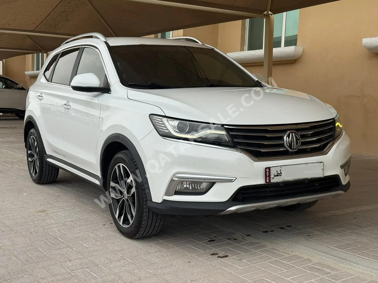 ام جي ار اكس 5 2020 اوتوماتيك 177,000 كم 4 سلندر سحب امامي اس يو في أبيض