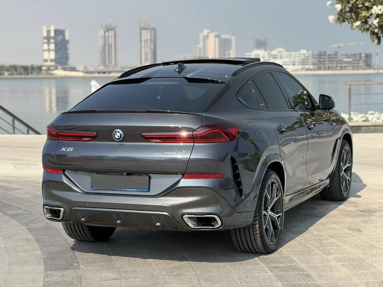 BMW  X-Series  X6  2022  Automatic  100,000 Km  6 Cylinder  Four Wheel Drive (4WD)  SUV  Gray  With Warranty