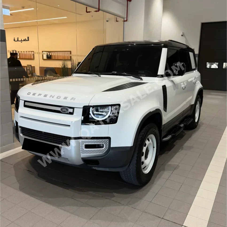 لاند روفر ديفيندر 110 2024 اوتوماتيك 68,000 كم 4 سلندر دفع رباعي اس يو في أبيض تحت الضمان