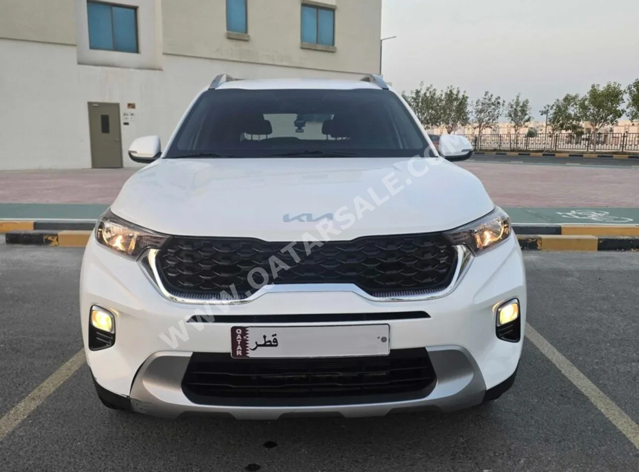 كيا سونيت 2024 اوتوماتيك 41,000 كم 4 سلندر سحب امامي اس يو في أبيض تحت الضمان