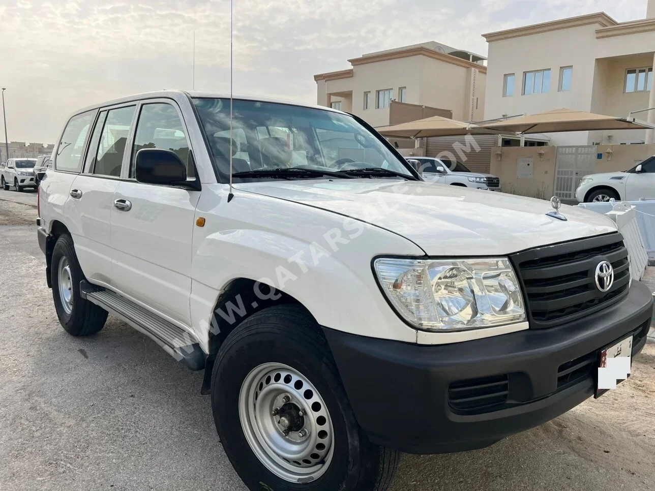 تويوتا  لاند كروزر  جي  2007  عادي  320,000 كم  6 سلندر  دفع رباعي  اس يو في  أبيض