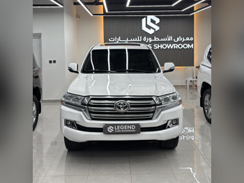 تويوتا  لاند كروزر  في اكس ار  2017  اوتوماتيك  253,000 كم  8 سلندر  دفع رباعي  اس يو في  أبيض
