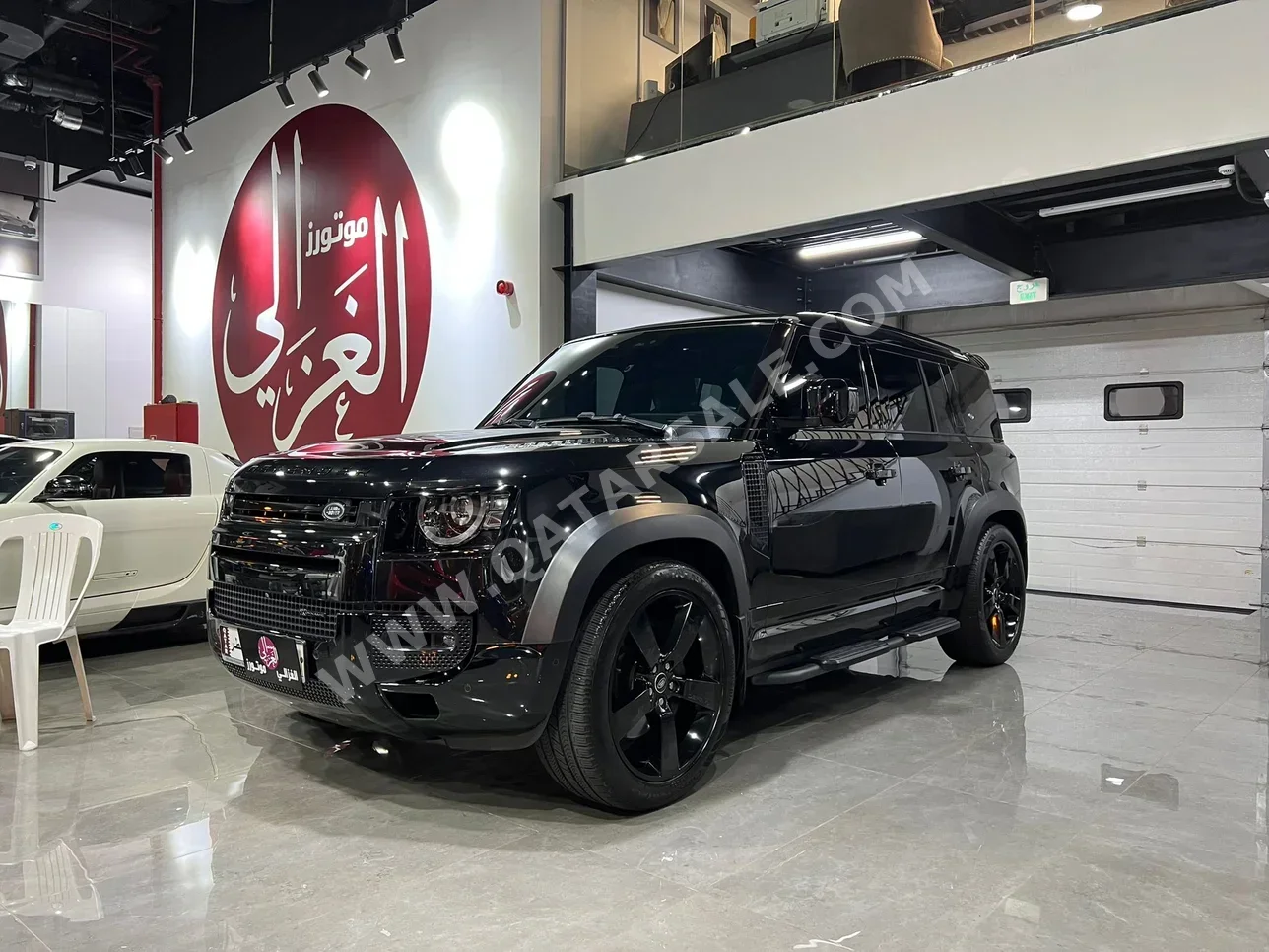 لاند روفر ديفيندر 110 اكس داينمك 2023 اوتوماتيك 73,000 كم 6 سلندر دفع رباعي اس يو في أسود تحت الضمان