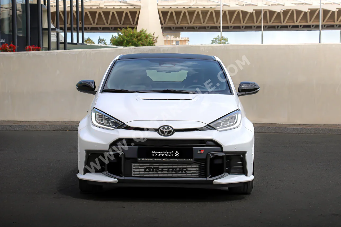 تويوتا  ياريس  جي ار  2026  عادي  700 كم  3 سلندر  دفع كلي مستمر  كوبيه \ سبورت  أبيض  تحت الضمان