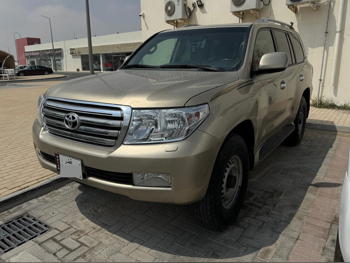 Toyota  Land Cruiser  GXR  2011  Automatic  470,000 Km  8 Cylinder  Four Wheel Drive (4WD)  SUV  Gold