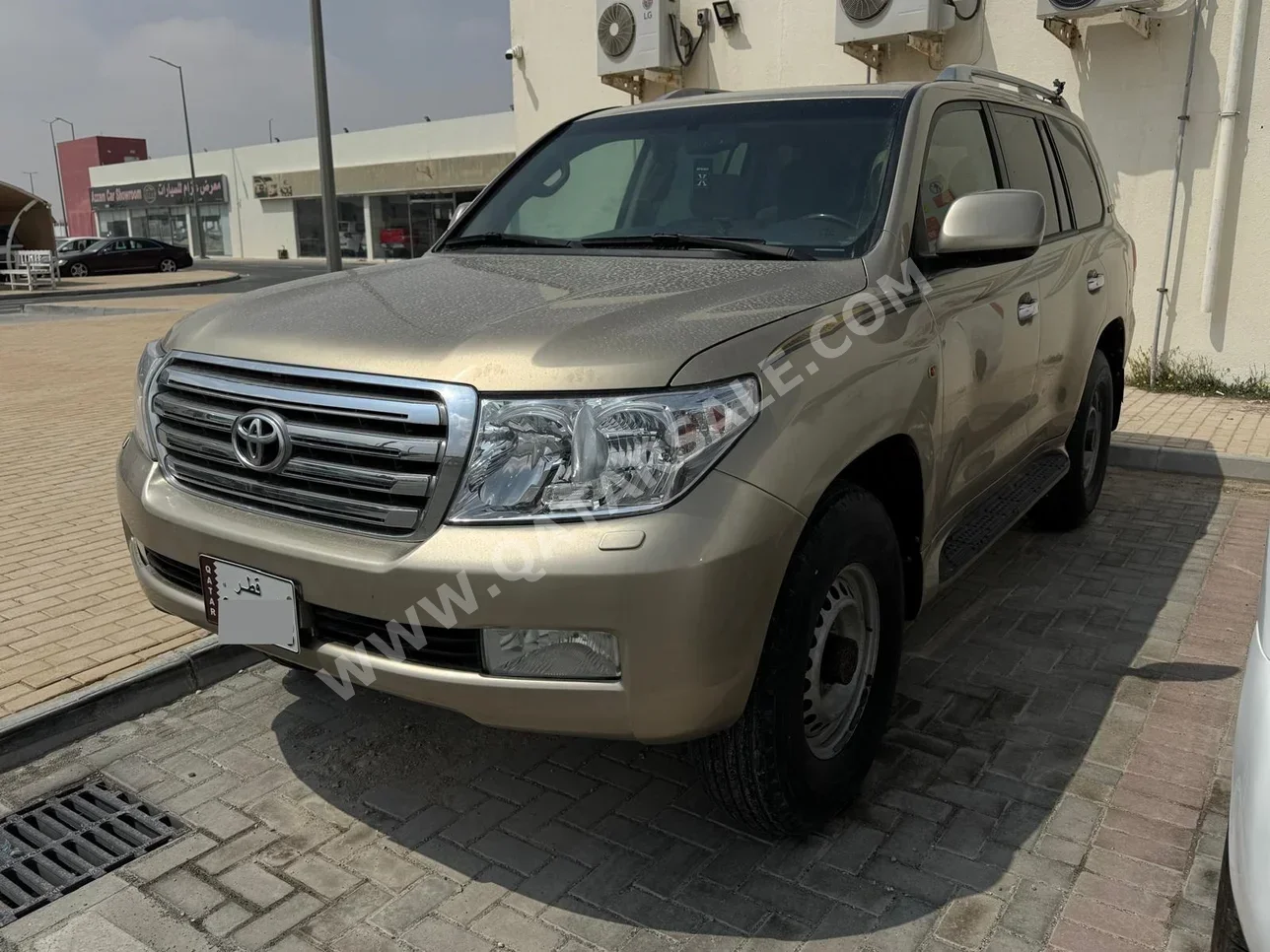 تويوتا  لاند كروزر  جي اكس ار  2011  اوتوماتيك  470,000 كم  8 سلندر  دفع رباعي  اس يو في  ذهبي