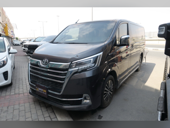 Toyota  Hiace  2024  Manual  181,000 Km  4 Cylinder  Rear Wheel Drive (RWD)  Van / Bus  Gray