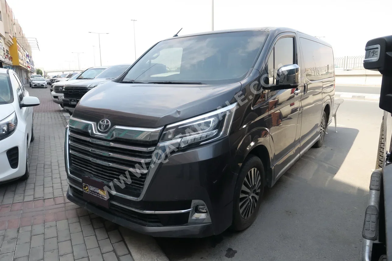 تويوتا  هايس  2024  عادي  181,000 كم  4 سلندر  دفع خلفي  فان \ باص  رمادي