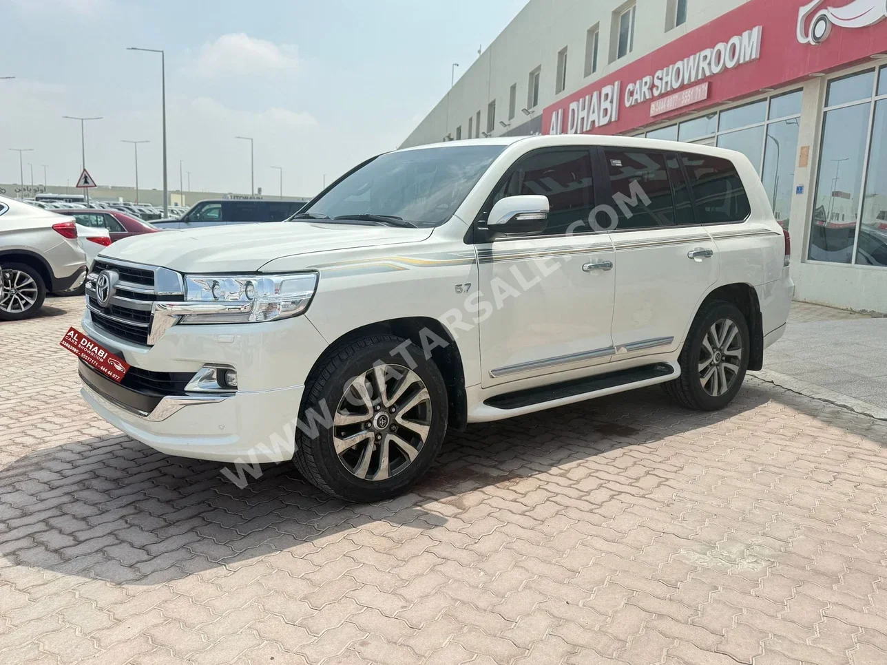Toyota Land Cruiser VXR 2019 Automatic 226,000 Km 8 Cylinder Four Wheel Drive (4WD) SUV White