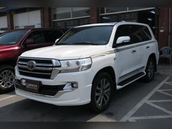 Toyota  Land Cruiser  VXR  2019  Automatic  160,000 Km  8 Cylinder  Four Wheel Drive (4WD)  SUV  White