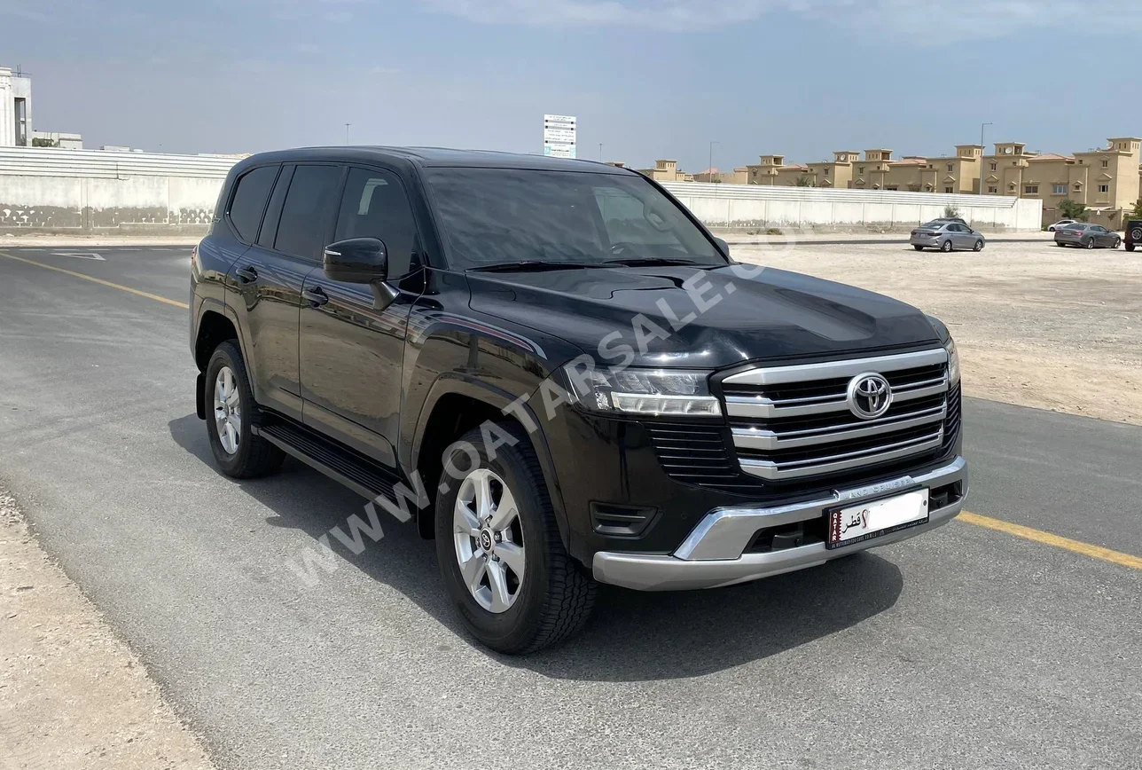 تويوتا  لاند كروزر  جي اكس ار  2022  اوتوماتيك  93,000 كم  6 سلندر  دفع رباعي  اس يو في  أسود