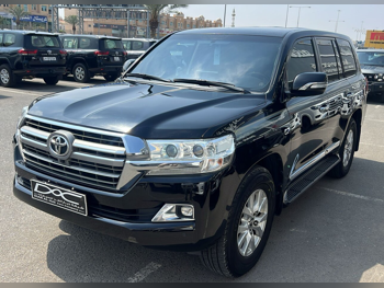 تويوتا  لاند كروزر  في اكس ار  2018  اوتوماتيك  271,000 كم  8 سلندر  دفع رباعي  اس يو في  أسود