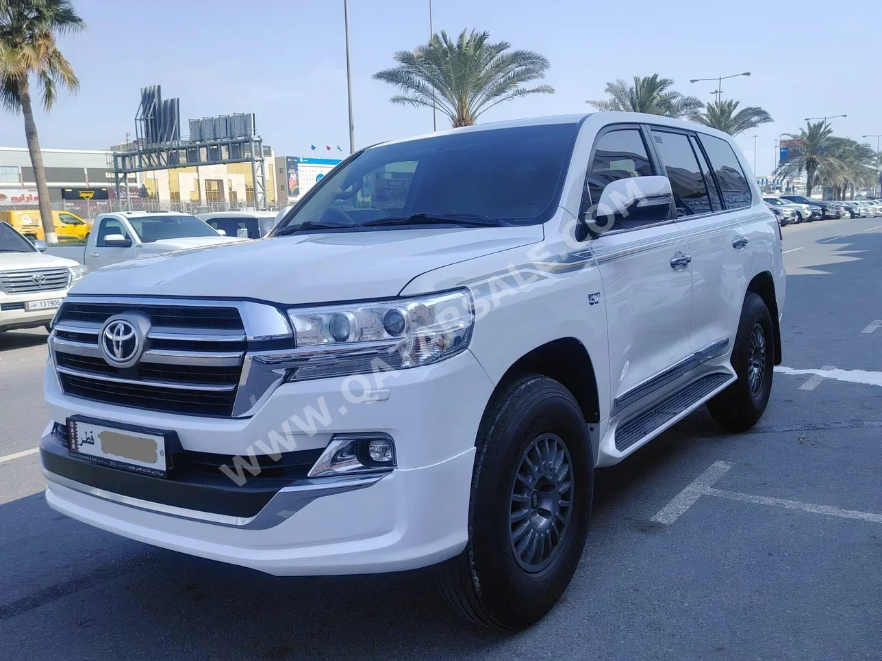 تويوتا  لاند كروزر  في اكس ار  2019  اوتوماتيك  291,000 كم  8 سلندر  دفع رباعي  اس يو في  أبيض