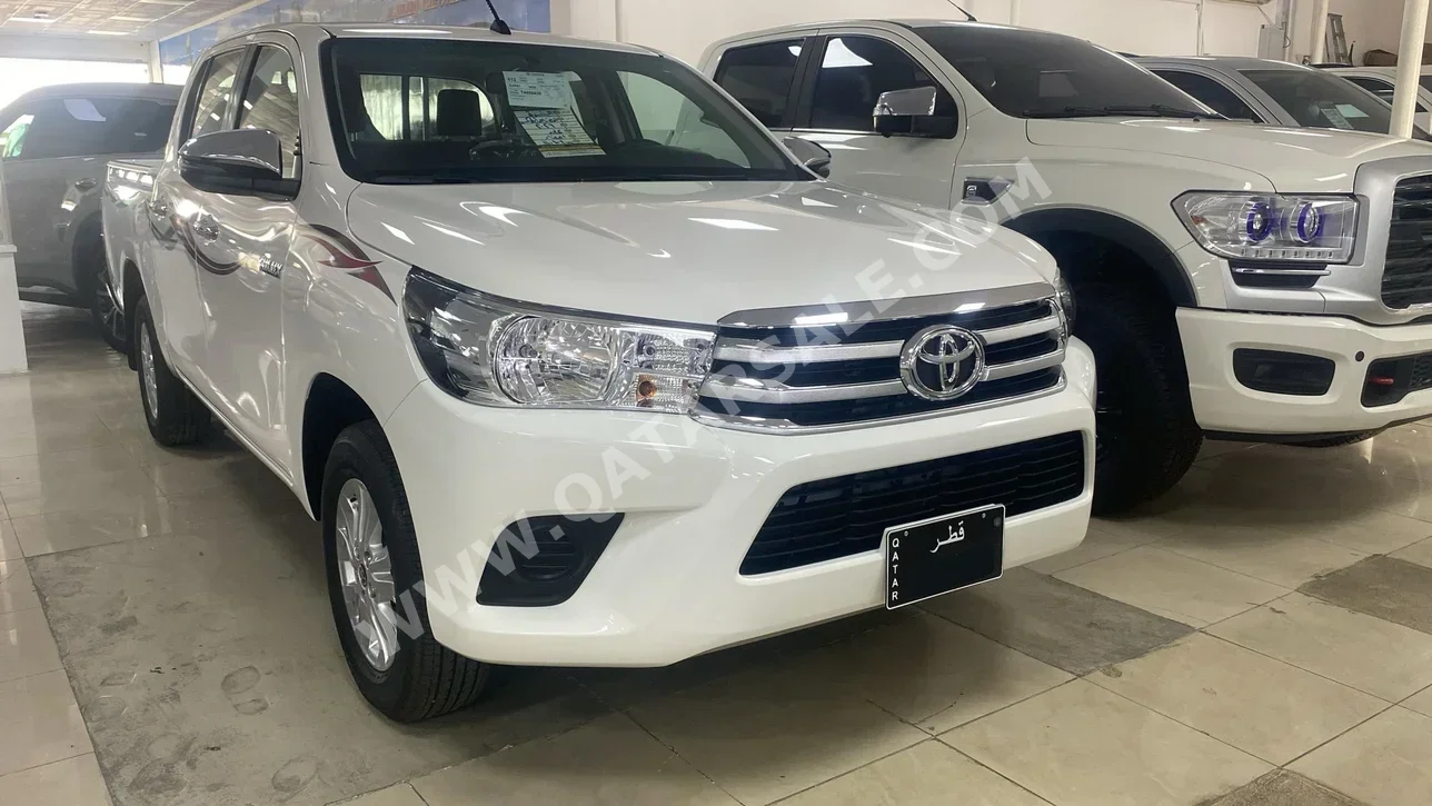 تويوتا هاي لوكس 2026 اوتوماتيك 0 كم 4 سلندر دفع رباعي بيكب أبيض تحت الضمان