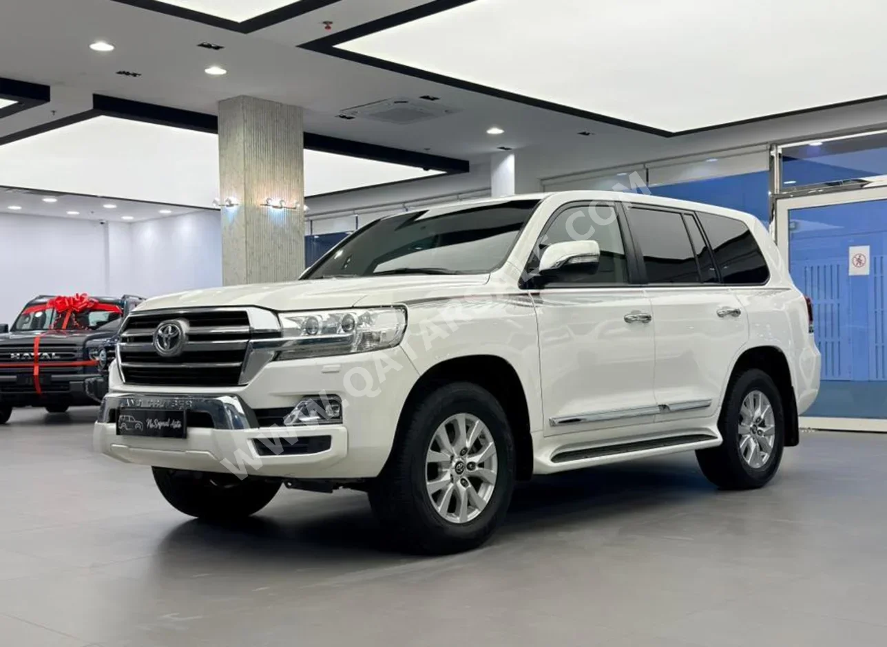 تويوتا  لاند كروزر  جي اكس ار  2019  اوتوماتيك  181,000 كم  8 سلندر  دفع رباعي  اس يو في  أبيض