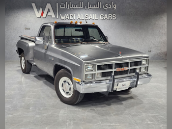 GMC  Sierra  Classic  1983  Automatic  259,000 Km  8 Cylinder  Rear Wheel Drive (RWD)  Pick Up  Gray