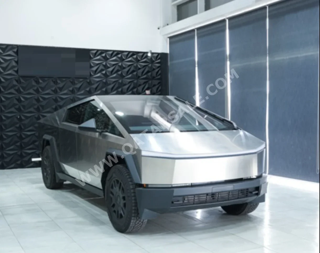 تسلا سايبر تراك فئة فاونديشن 2025 اوتوماتيك 5,000 كم 0 سلندر دفع كلي مستمر بيكب سونيك تايتينيم تحت الضمان