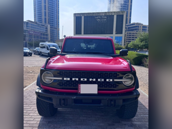 فورد  برونكو  وايلد تراك  2022  اوتوماتيك  32,000 كم  6 سلندر  دفع رباعي  اس يو في  أحمر غامق  تحت الضمان