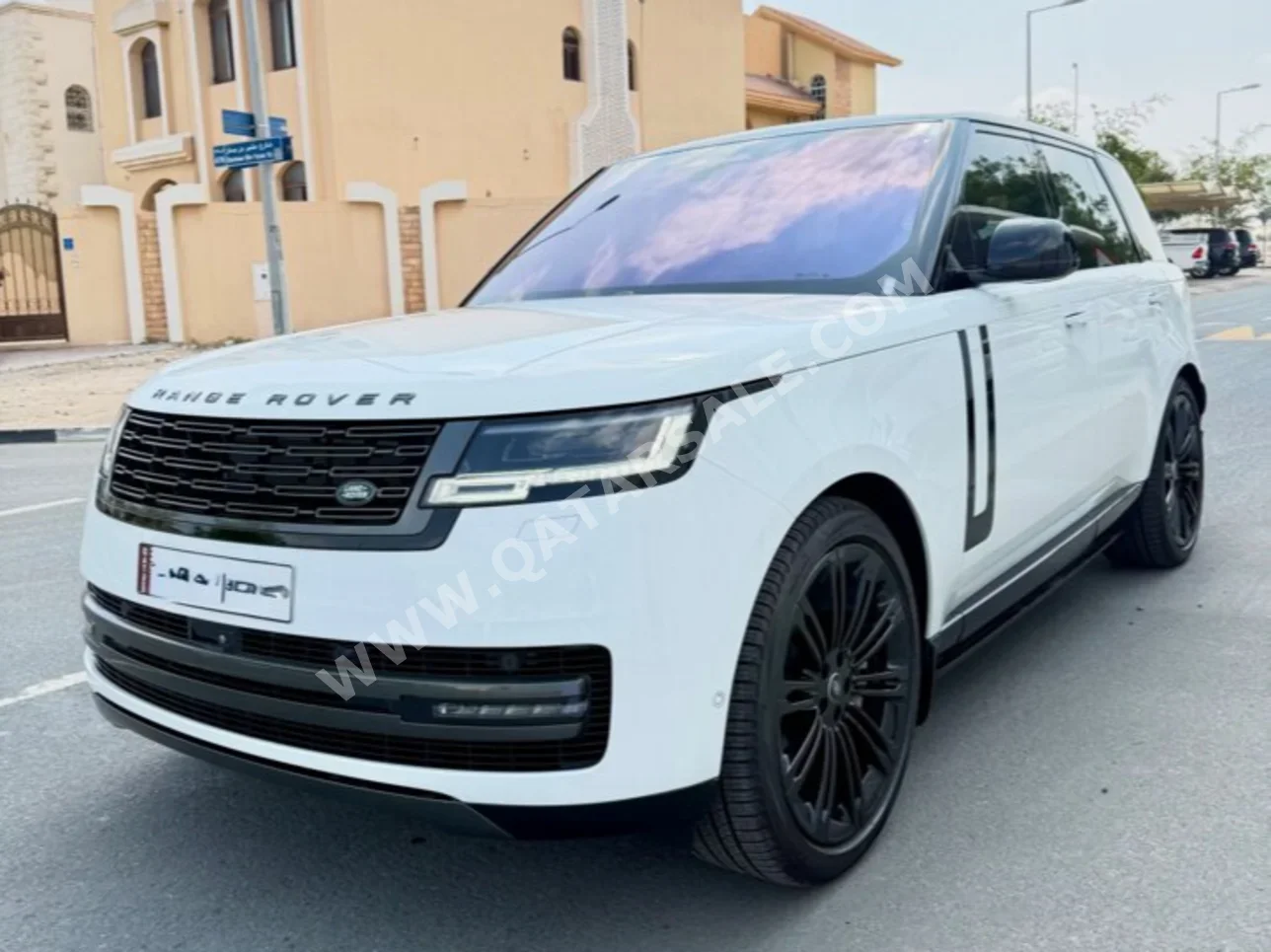 لاند روفر  رنج روفر  فوج اتش اس اي  2023  اوتوماتيك  75,000 كم  8 سلندر  دفع رباعي  اس يو في  أبيض  تحت الضمان