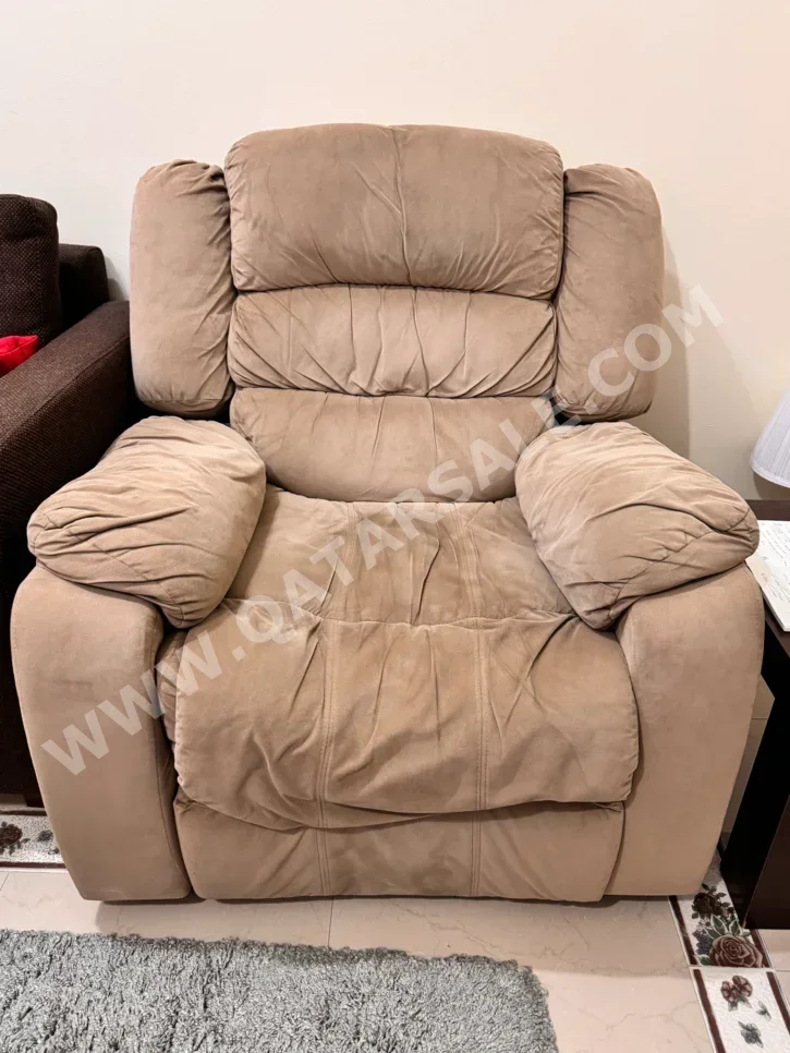 الأرائك والكنب والكراسي كرسي بذراعين - اللون البيج