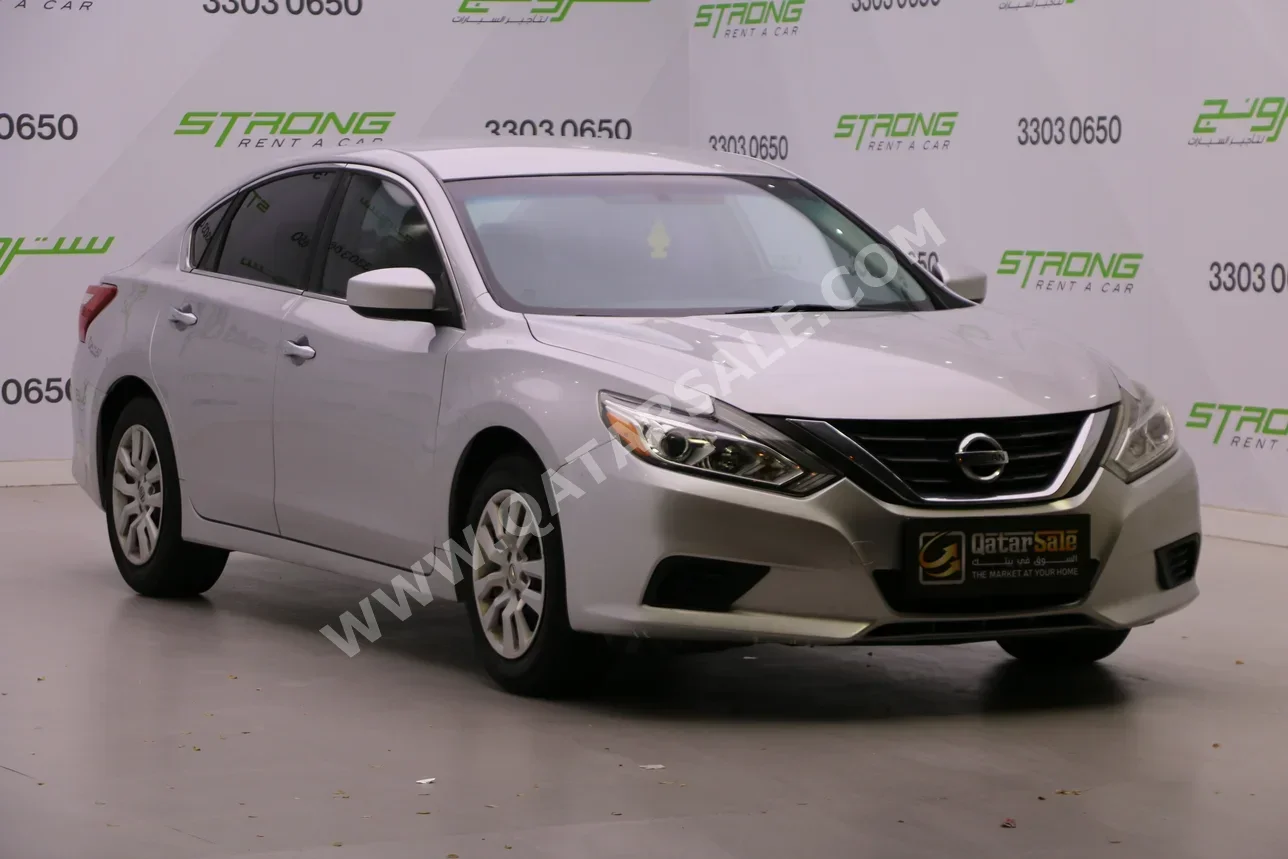 نيسان ألتيما 2.5 اس 2017 اوتوماتيك 181,000 كم 4 سلندر سحب امامي سيدان فضي