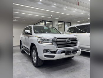 Toyota  Land Cruiser  GXR  2018  Automatic  224,000 Km  8 Cylinder  Four Wheel Drive (4WD)  SUV  White