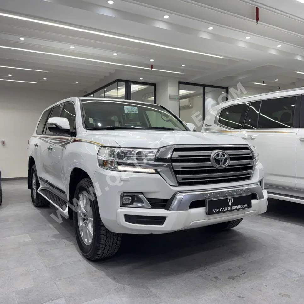Toyota  Land Cruiser  GXR  2018  Automatic  224,000 Km  8 Cylinder  Four Wheel Drive (4WD)  SUV  White