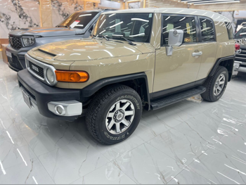 Toyota  FJ Cruiser  2015  Automatic  229,000 Km  6 Cylinder  Four Wheel Drive (4WD)  SUV  Beige