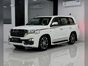 Toyota  Land Cruiser  VXR- Grand Touring S  2020  Automatic  190,000 Km  8 Cylinder  Four Wheel Drive (4WD)  SUV  White
