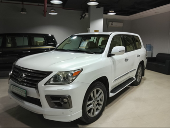 لكزس  ال اكس  570 اس  2014  اوتوماتيك  270,000 كم  8 سلندر  دفع رباعي  اس يو في  أبيض