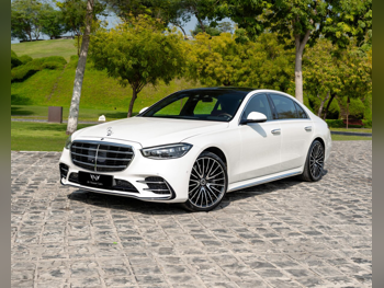 مرسيدس - بنز  اس - كلاس  450  2022  اوتوماتيك  44,000 كم  6 سلندر  دفع خلفي  سيدان  أبيض  تحت الضمان