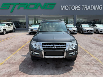 ميتسوبيشي  باجيرو  GLS  2022  اوتوماتيك  49,000 كم  6 سلندر  دفع رباعي  اس يو في  رمادي