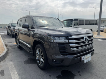 تويوتا  لاند كروزر  جي اكس ار توين توربو  2024  اوتوماتيك  45,000 كم  6 سلندر  دفع رباعي  اس يو في  رمادي  تحت الضمان