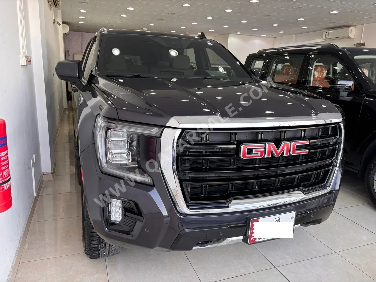 GMC  Yukon  SLE  2023  Automatic  108,000 Km  8 Cylinder  Four Wheel Drive (4WD)  SUV  Black