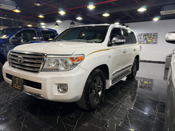 Toyota  Land Cruiser  VXR  2013  Automatic  435,000 Km  8 Cylinder  Four Wheel Drive (4WD)  SUV  White