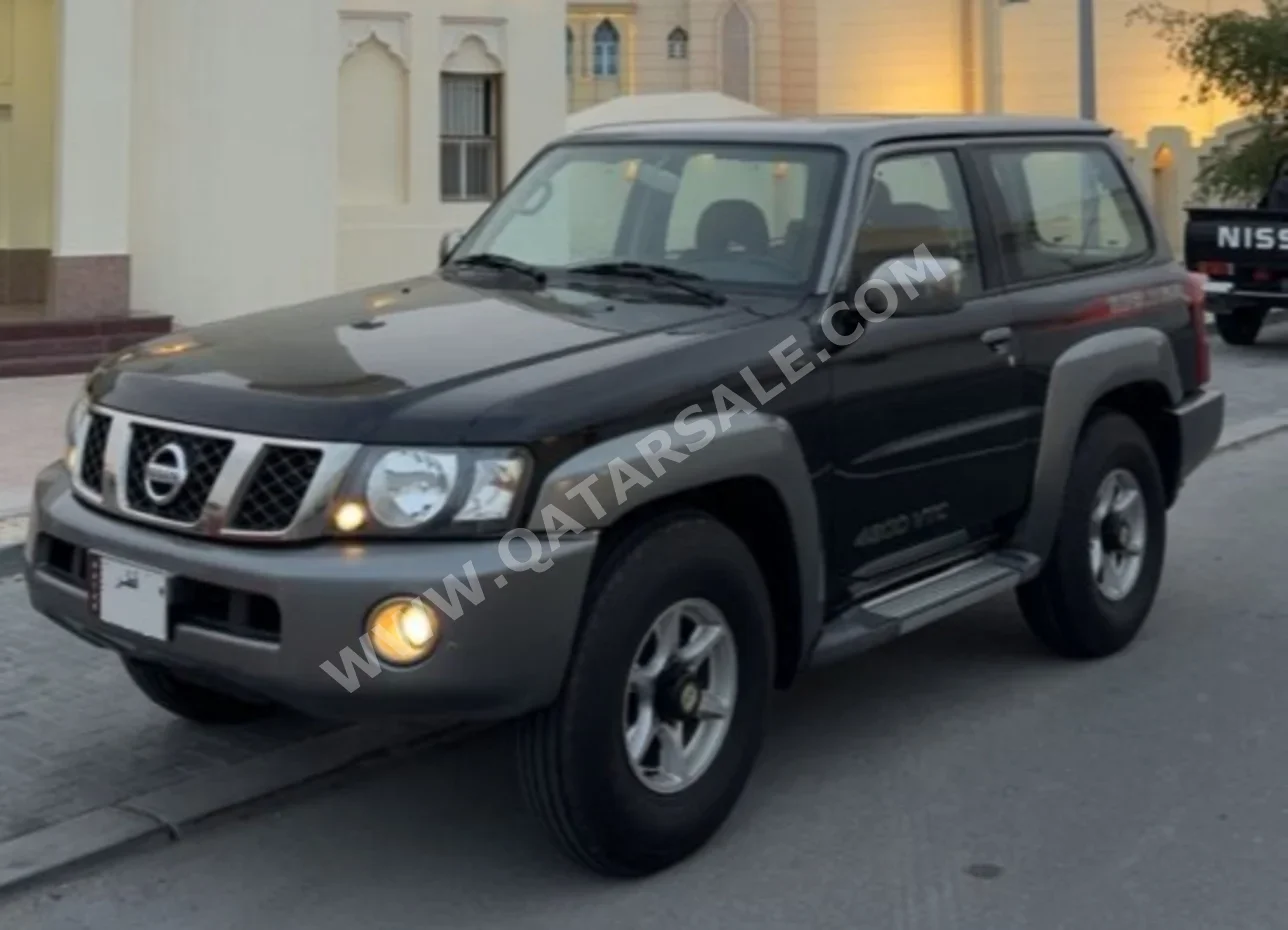 نيسان  باترول  سوبر سفاري  2021  عادي  80,000 كم  6 سلندر  دفع رباعي  اس يو في  أسود