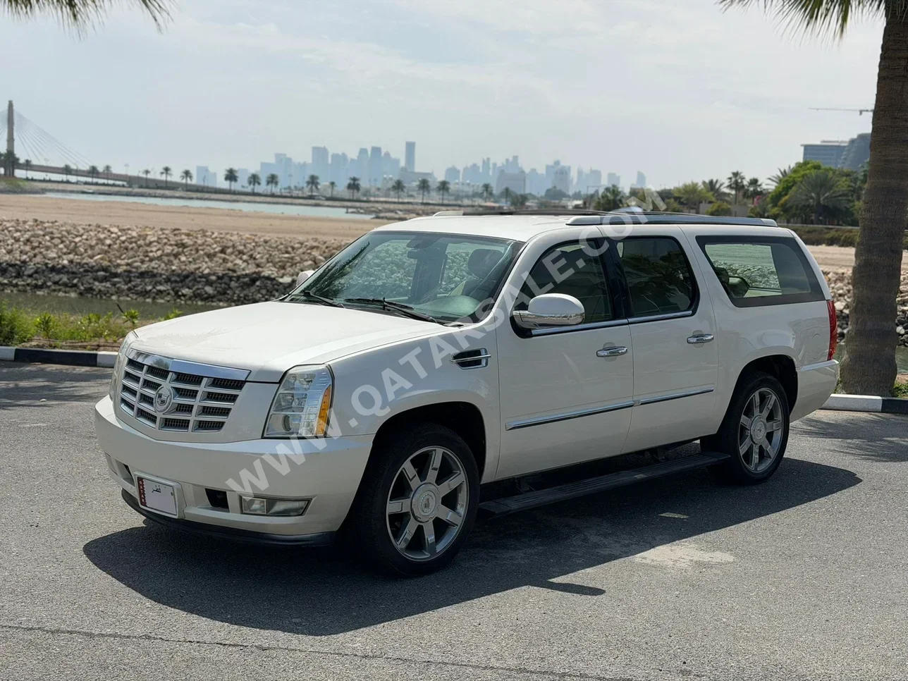 كاديلاك  اسكيليد  2012  اوتوماتيك  180,000 كم  8 سلندر  دفع رباعي  اس يو في  أبيض