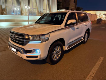 تويوتا  لاند كروزر  جي اكس ار  2019  اوتوماتيك  214,000 كم  8 سلندر  دفع رباعي  اس يو في  أبيض