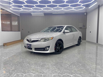 تويوتا  كامري  اس اي  2014  اوتوماتيك  238,000 كم  4 سلندر  سحب امامي  سيدان  فضي