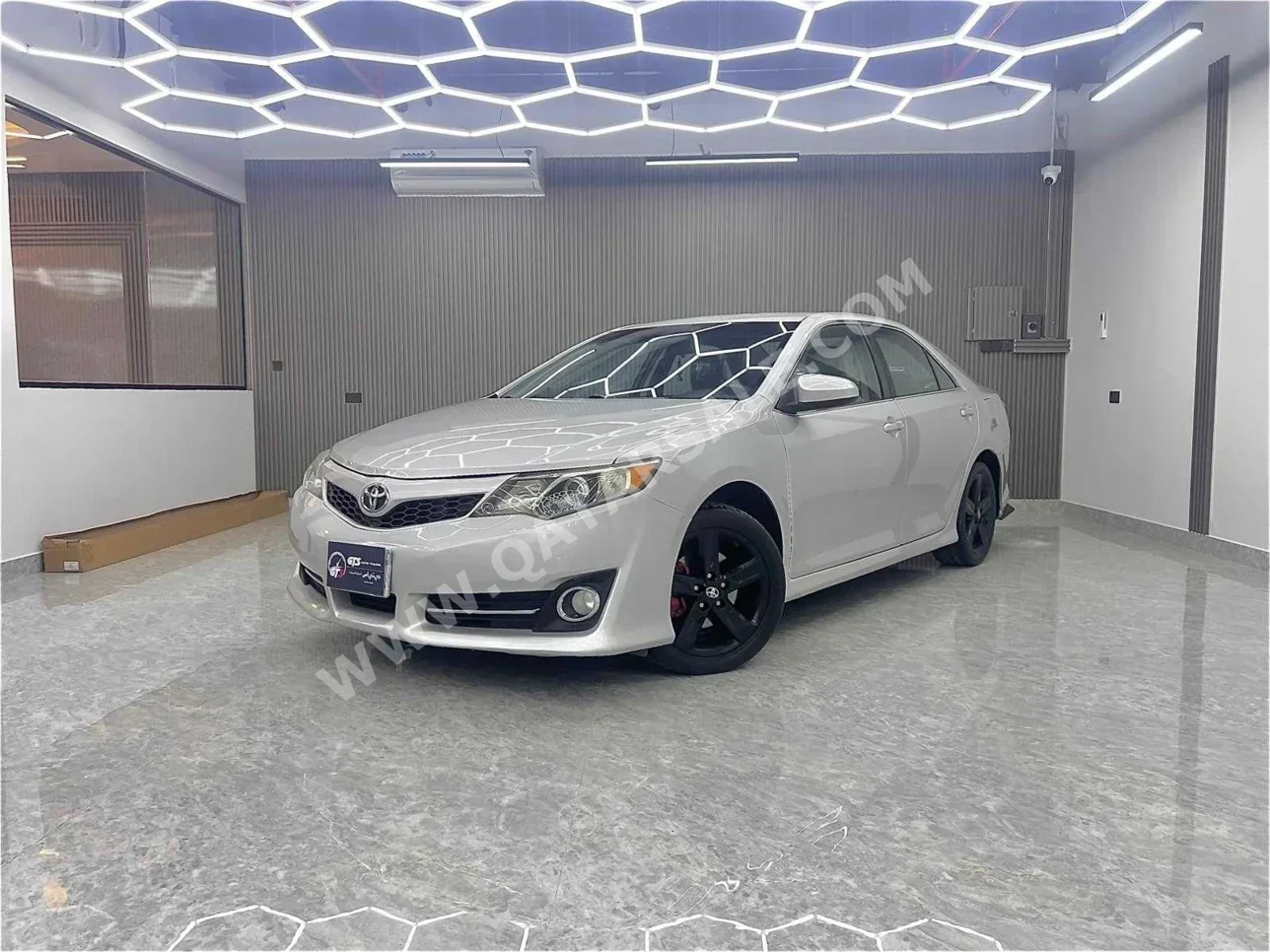 Toyota  Camry  SE  2014  Automatic  238,000 Km  4 Cylinder  Front Wheel Drive (FWD)  Sedan  Silver